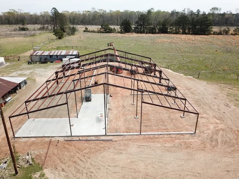 Large steel frame agricultural metal building under construction on Texas acreage — Red Moon Expert steel structures